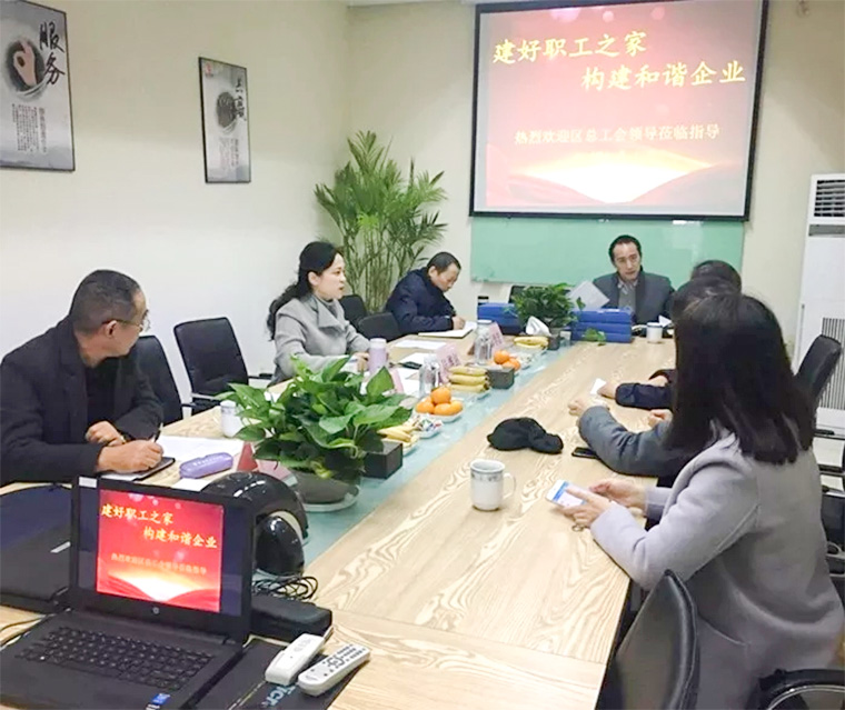 武進區(qū)總工會來超凡標牌檢查指導“職工之家”創(chuàng)建工作